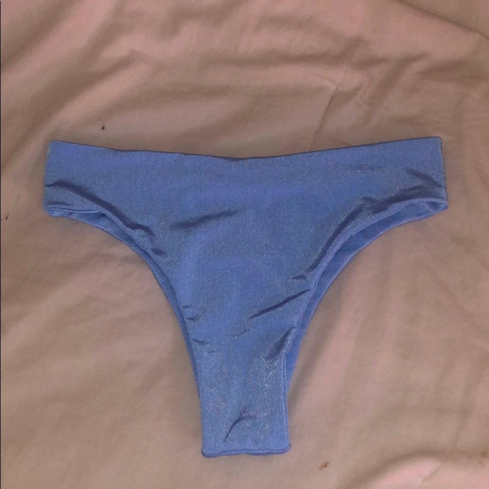 Aloha bums bottoms, using acacia for exposure